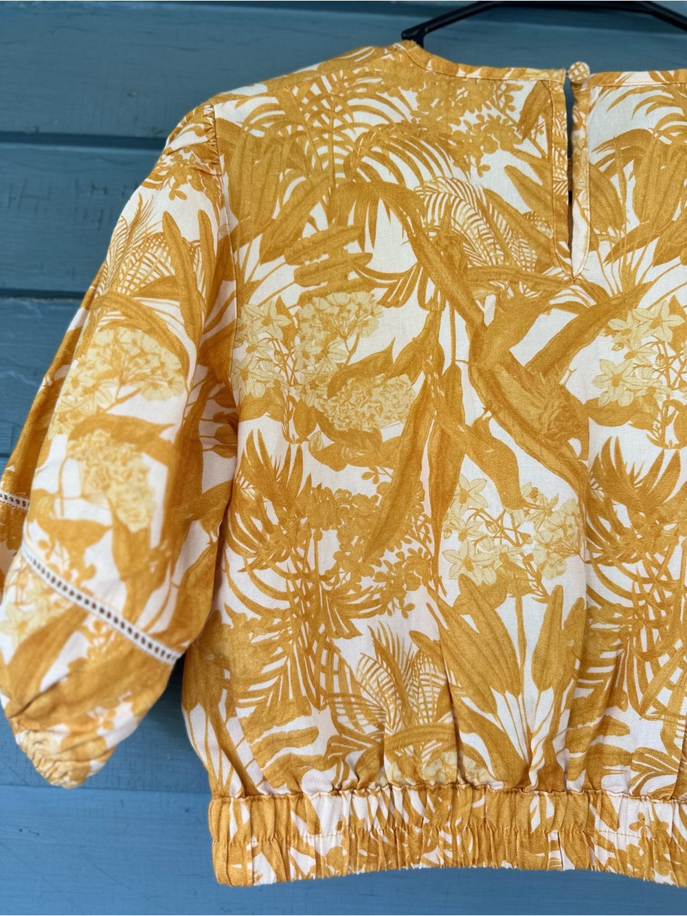 Amour Vert Cropped Blouse With Tropical Leaf Print and Puff Sleeves - Picture 5 of 6